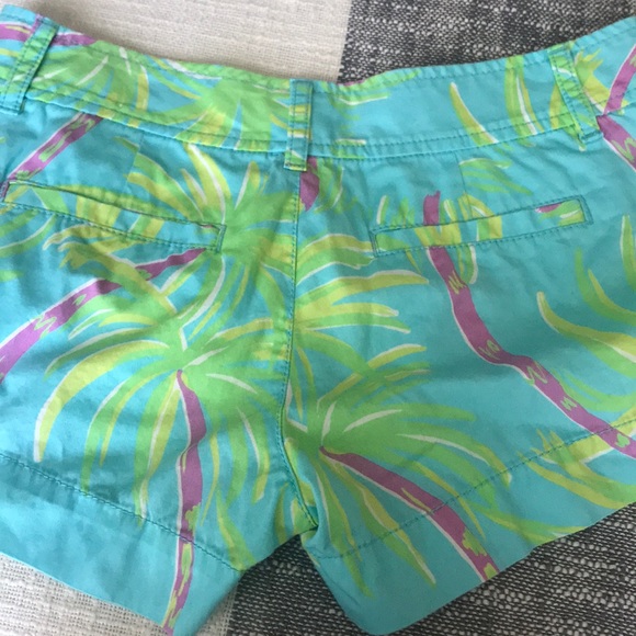 Lilly Pulizter Walsh Shorts - Picture 4 of 4